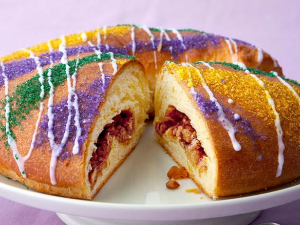 Wie man einen amerikanischen Weisenkuchen für Mardi Gras backt