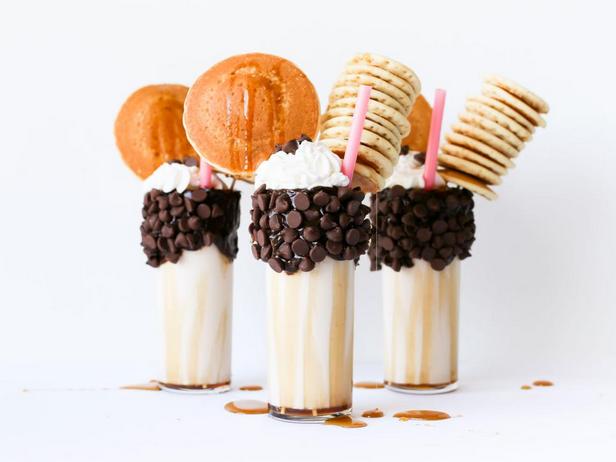 Foto – Schokoladenmilchshake mit Pfannkuchen