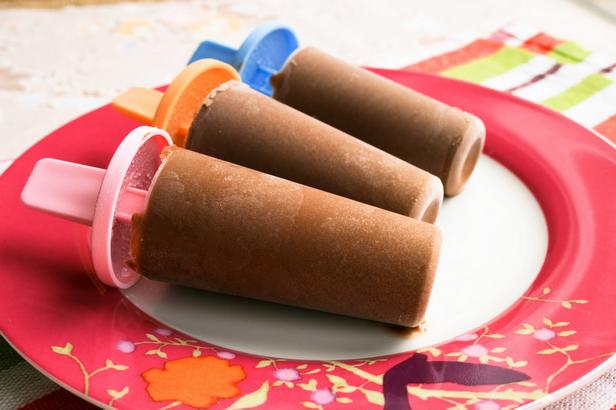 So macht man Schokoladen-Joghurt-Eiscreme