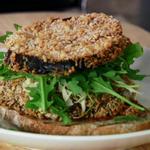 Knusprige Auberginen- und Pilzsandwiches
