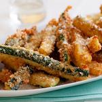 Frittierte Zucchini in Käsepanade