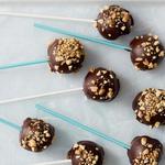 Schokoladen-Erdnuss-Kuchen-Pops