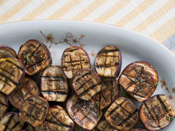 Zubereitung - Gegrillte Aubergine mit Knoblauch und Rosmarin