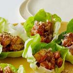 Frittierte Garnelen in Bibbsalat-Schalen