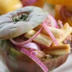 Panzanella in Tomatenschalen