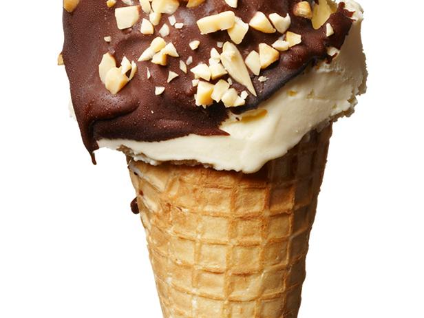 So macht man Schokoladen-Erdnussbutter-Eisbecher in der Waffel
