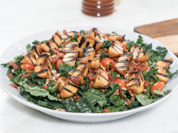 Come preparare - Insalata con pancetta fritta e pesche grigliate