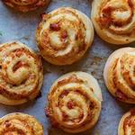Schnecken-Scones mit Käsefüllung oder mit sonnengetrockneten Tomaten