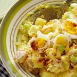 Kartoffelsalat mit Essiggurken und Eiern