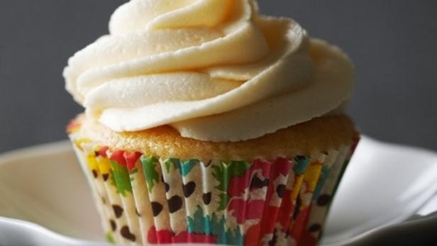 Wie man Vanille-Mandelmilch-Cupcakes zubereitet