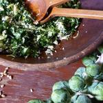 Frischer Rosenkohl- und Grünkohlsalat