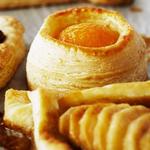 Vol-au-vents mit Marzipan und Aprikosen
