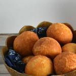 Glutenfreie Buñuelos-Donuts aus Kolumbien