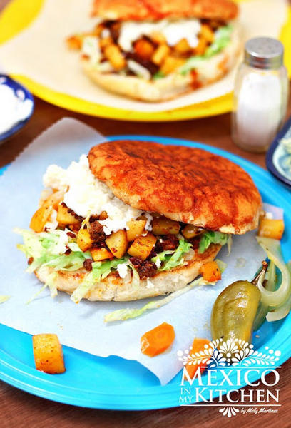 Zubereitung - Mexikanische Pambazos: Kartoffel-Chorizo-Sandwiches