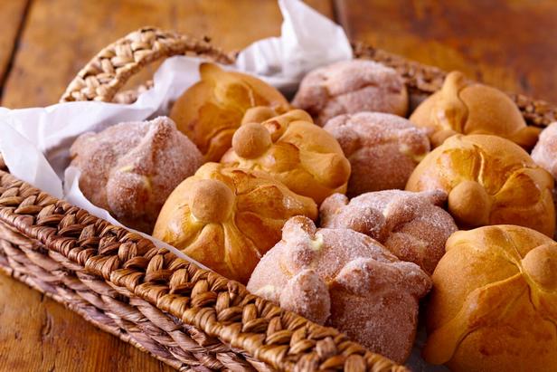 Πώς να φτιάξετε Pan de Muertos, το μεξικάνικο ψωμί των νεκρών