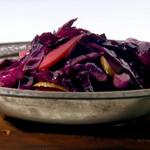 Gebratener Rotkohl mit Äpfeln in Fenchelwein