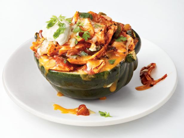 Zubereitung - Gefüllter Kürbis mit gebratenem Hähnchen in Enchilada-Sauce