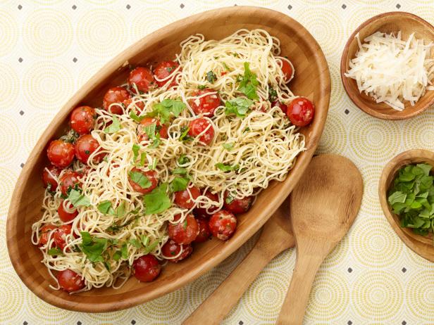 Come preparare i capellini con pomodoro e basilico