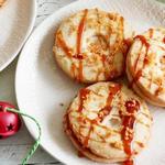 Lebkuchenplätzchen mit Eierlikör und Karamell