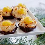 Kokosmacarons mit Ananas und Schokoladenglasur
