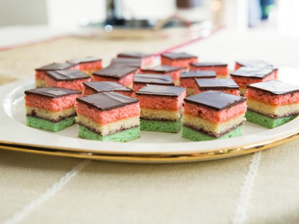 Wie man italienischen dreifarbigen Mandelkuchen zubereitet