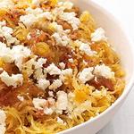 Gemüsespaghetti mit Feta-Käse