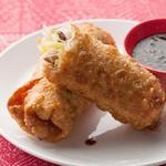 Frühlingsrollen mit asiatischen Nudeln und Minzdip