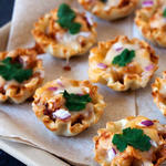 تارت صغير بالكمثرى والجوز والزبيب