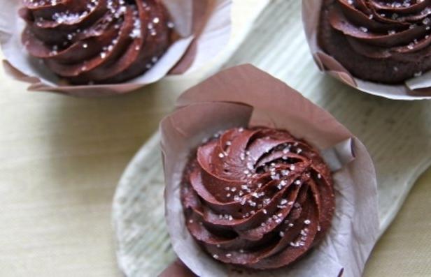 Πώς να φτιάξετε - Cupcakes σοκολάτας με υγρή γέμιση