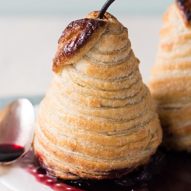 Foto des Gerichts – Birnenstrudel, pochiert in Rotwein
