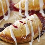 Mürbeteigkuchen mit Äpfeln und Himbeeren