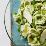 Orecchiette-Nudeln mit Rapini-Pesto
