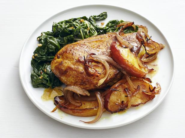 วิธีทำ - ไก่ตุ๋นผักสวิสชาร์ดและแอปเปิ้ล