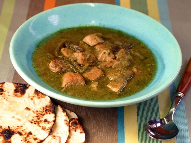 Wie man grüne Chilis mit Schweinefleisch zubereitet
