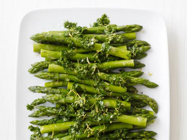 Foto des Gerichts – Spargel mit Petersilie als Beilage