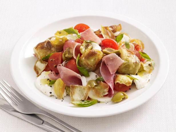 Foto des Gerichts – Caprese-Vorspeisensalat mit Prosciutto und frittierten Artischocken