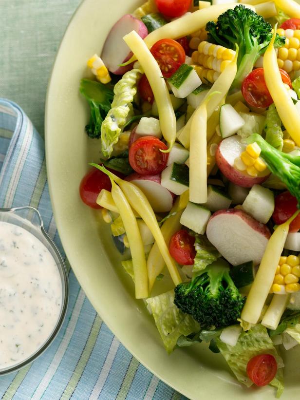 Foto des Gerichts – Saisonaler Gemüsesalat mit Ranch-Dressing