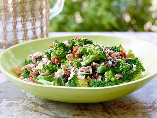 Foto des Gerichts – Brokkolisalat mit Rosinen