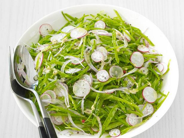Foto des Gerichts – Sommersalat mit Radieschen und jungen Erbsen