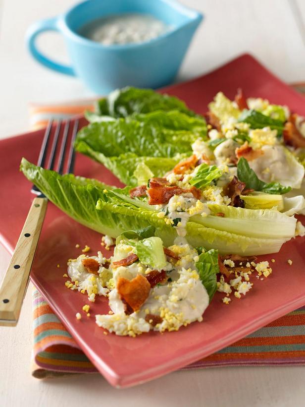 Foto des Gerichts – Boote mit Salat, Ei und Blauschimmelkäse