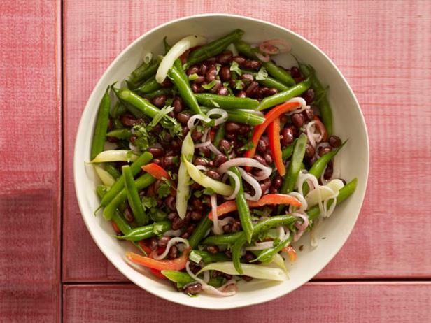 Foto des Gerichts – Salat aus grünen Bohnen, Paprika und roten Zwiebeln