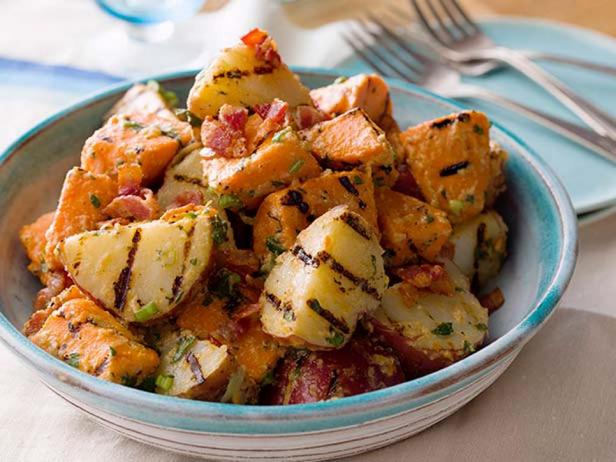 Foto des Gerichts – Gegrillter Kartoffelsalat mit Speck und Frühlingszwiebeln