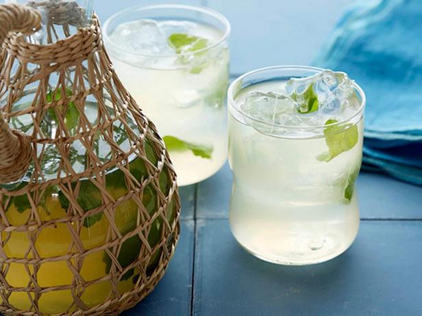 Cocktailfoto – Minzlimonade mit Rum