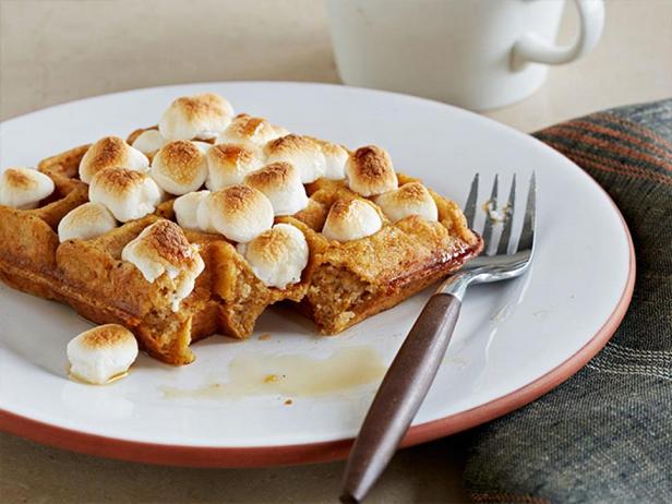 Foto des Gerichts – Süßkartoffelwaffeln mit gebackenen Marshmallows