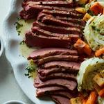 Rindfleischeintopf mit Kohl und Wurzelgemüse aus dem Schongarer