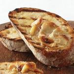 Bruschetta mit geröstetem Knoblauch