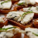 Bruschetta mit Feigen und Blauschimmelkäse