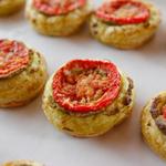 Blätterteigtörtchen mit Tomaten