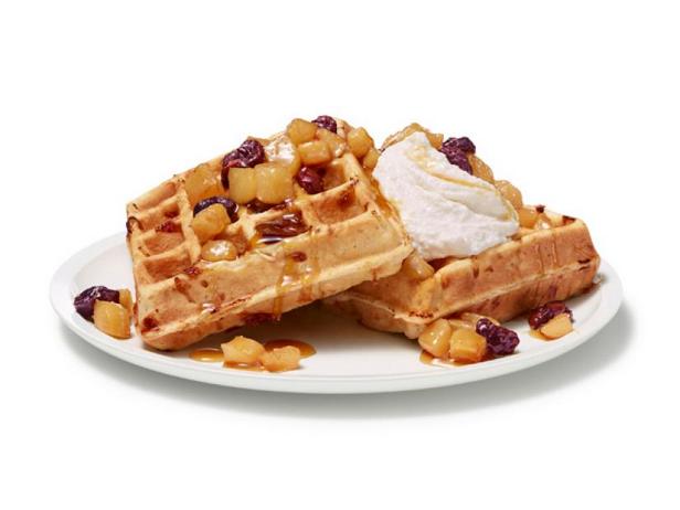 Rezept für Hüttenkäsewaffeln mit Kirsch-Birnen-Kompott