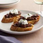 Crostini mit sonnengetrockneter Tomatenmarmelade